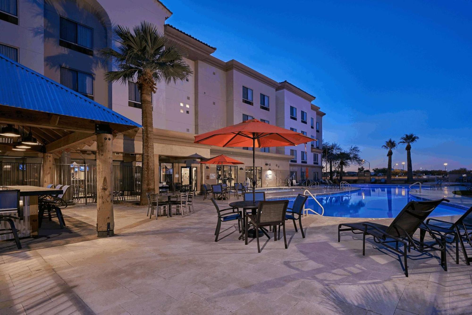 Doubletree By Hilton Phoenix-Gilbert Hotel Exterior photo