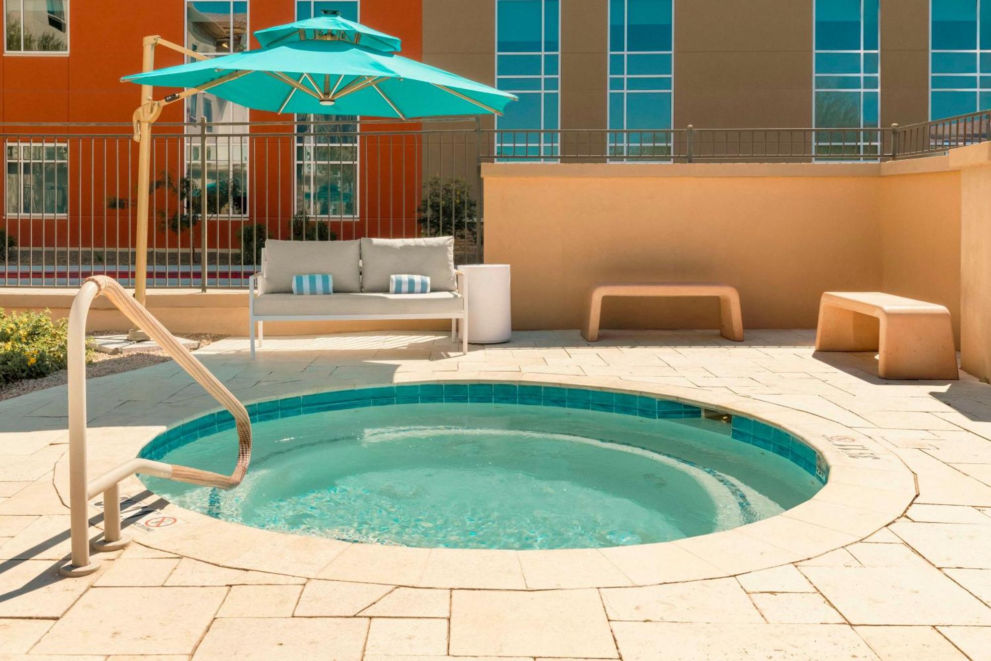 Doubletree By Hilton Phoenix-Gilbert Exterior photo